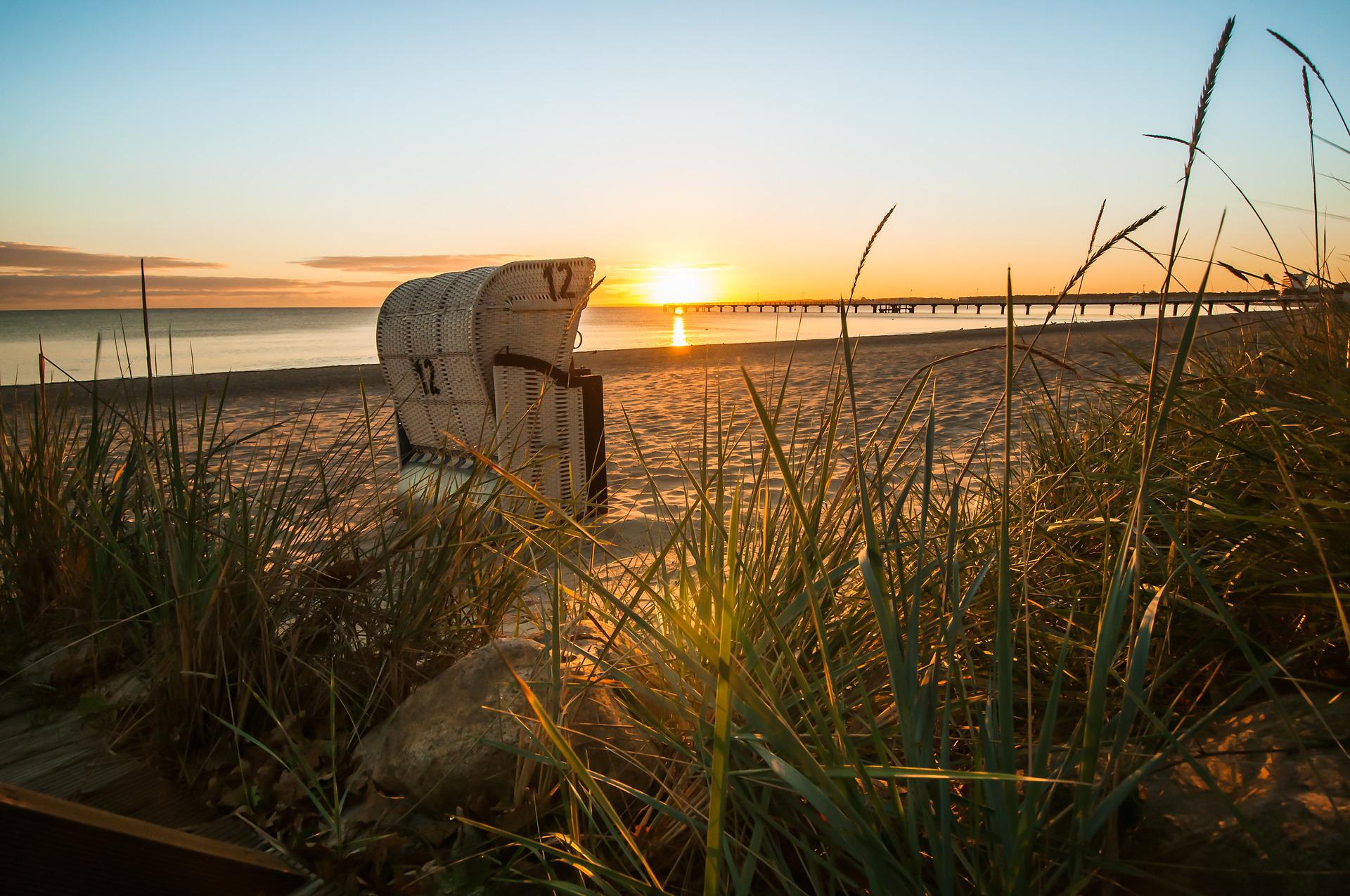 Die Urlaubspfleger Ihre Profis für Urlaubs-Verhinderungspflege, Sonnenaufgang am von Strand von Usedom
